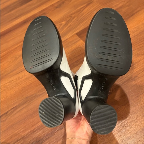 White Ecco boots - Picture 4 of 4